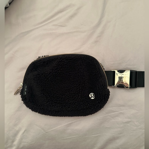 Lululemon Teddy Belt Bag - Black - Picture 1 of 5